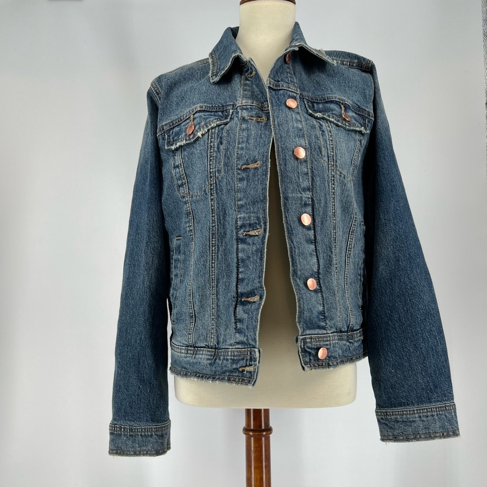 UNIVERSAL Thread like new blue jean jacket